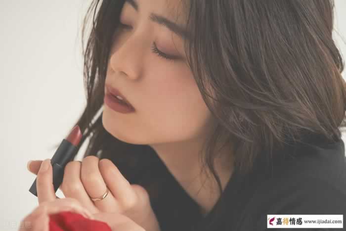 女人假装喜欢你，往往有3个明显表现(图2)