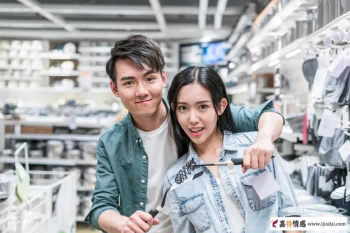 男人对你的爱当真了，才会有这3个明显变化(图1)
