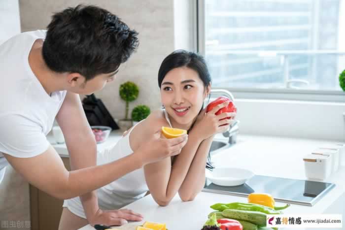 放不下你的男人，不一定频繁联系你，但是会有这3个表现(图4)