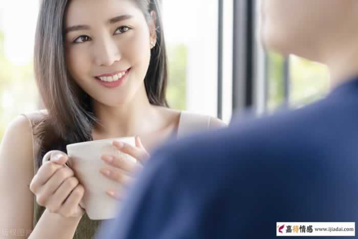 怎么让女人主动找你聊天？3个方法简单又实用(图2)
