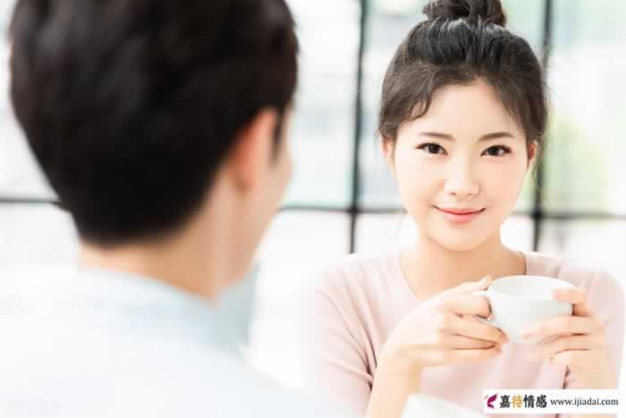 怎么让女人主动找你聊天？3个方法简单又实用(图1)