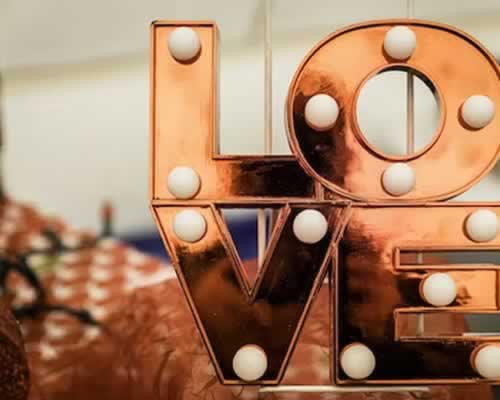 恋爱7年，结婚10年，老公出轨，该不该离婚？(图1)
