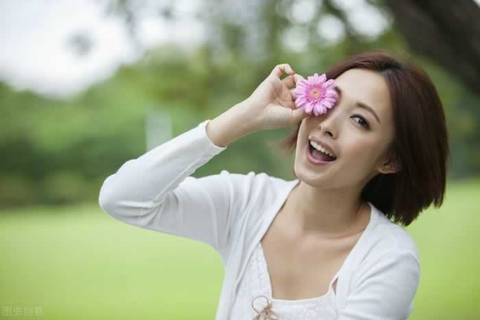 男人身边出现“绿茶女”，女人该如何应付？(图1)