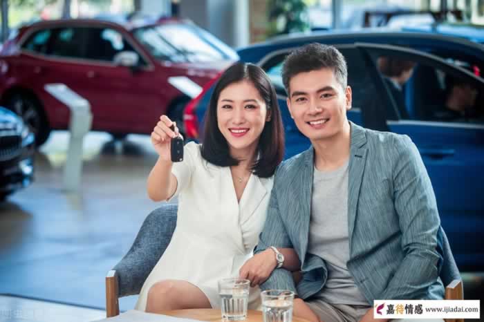 女人还是原配好，离婚娶了小娇妻，肠子悔青了(图2)