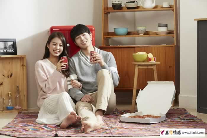 女人还是原配好，离婚娶了小娇妻，肠子悔青了(图3)