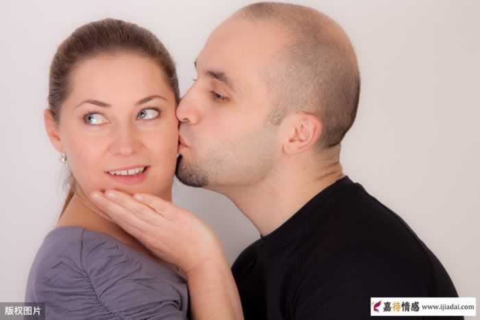 女同事吃了一半的食物给男同事吃，如此暧昧行为正常吗？(图2)